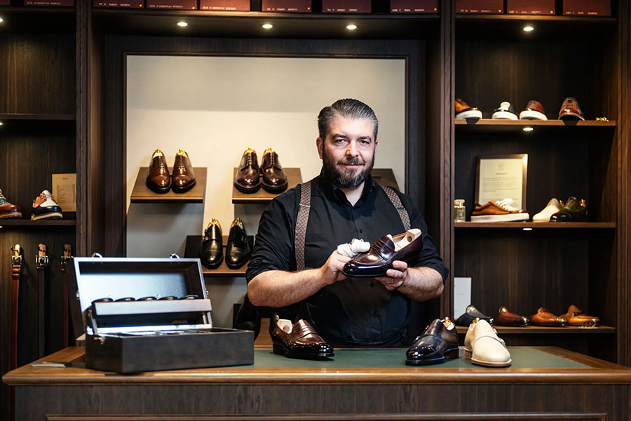 Spieglein, Spieglein in der Hand: Dieser Luzerner will Schuhputz-Weltmeister werden