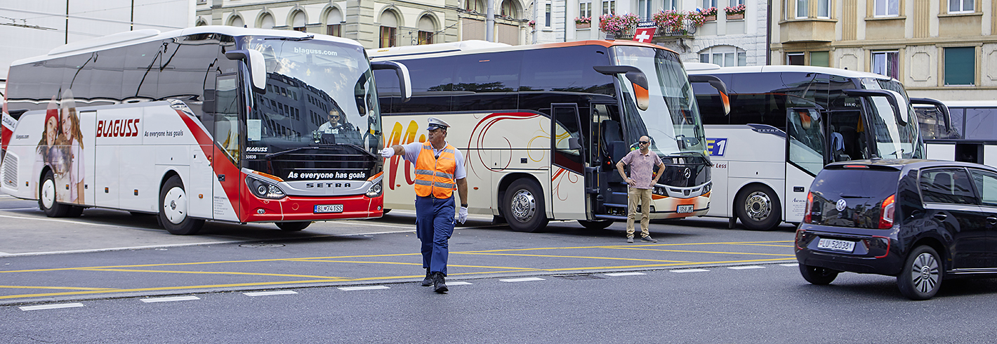 Reisebusse: Erste Erfahrungen nach Einführung der Haltegebühr