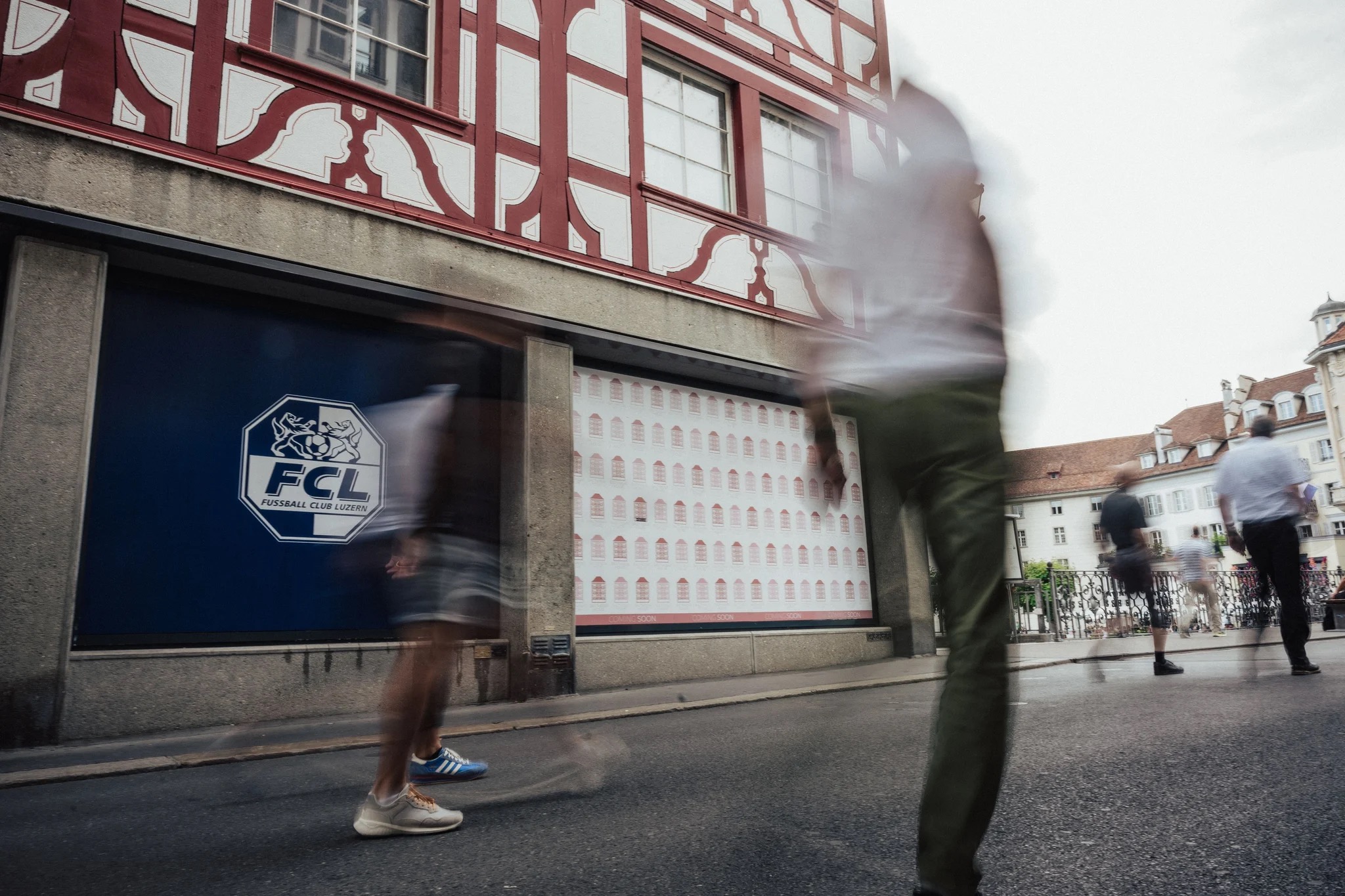 Blau-Weiss in der Altstadt: FCL Pop-up-Store eröffnet im Balthasarhaus