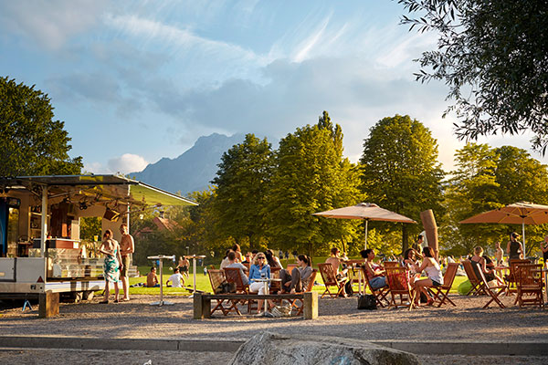 Flexible Nutzung von öffentlichem Raum durch Gastrobetriebe und Läden