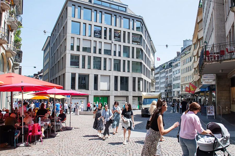 Falkenplatz wird zum Schoggiplatz: Lindt und Sprüngli eröffnet Laden in der Altstadt