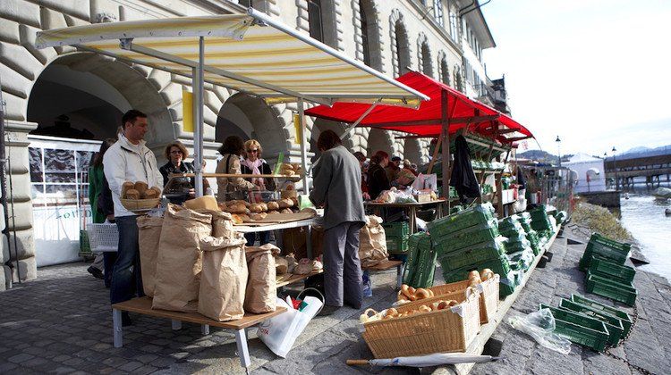 Buvetten und Quai öffnen, Wochenmarkt findet statt – aber unter Beobachtung