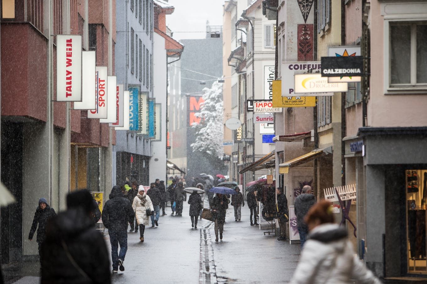 Widerstand gegen längere Ladenöffnungszeiten in Luzern ebbt nicht ab – SP prüft Referendum